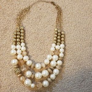 NWOT Pearl Tier Chunky Necklace